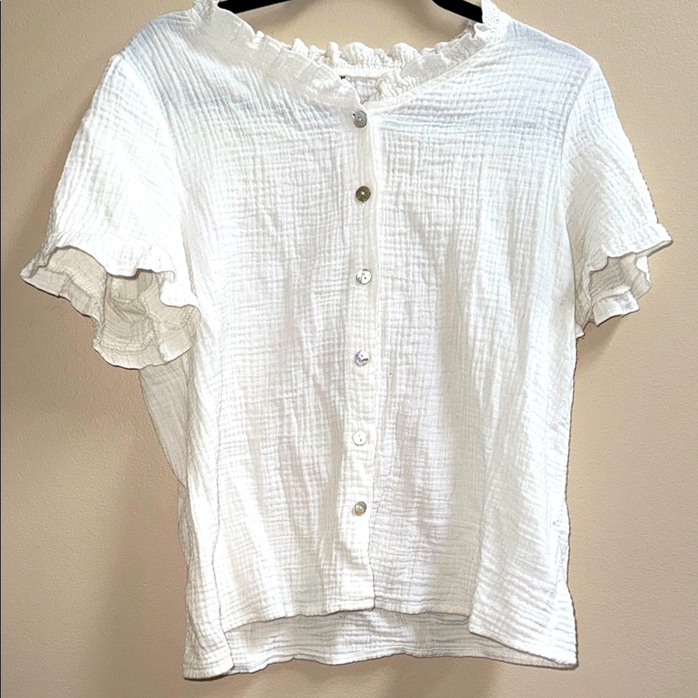 -100% cotton White ButtonUp Blouse w/beautiful scalloped detail & shell buttons